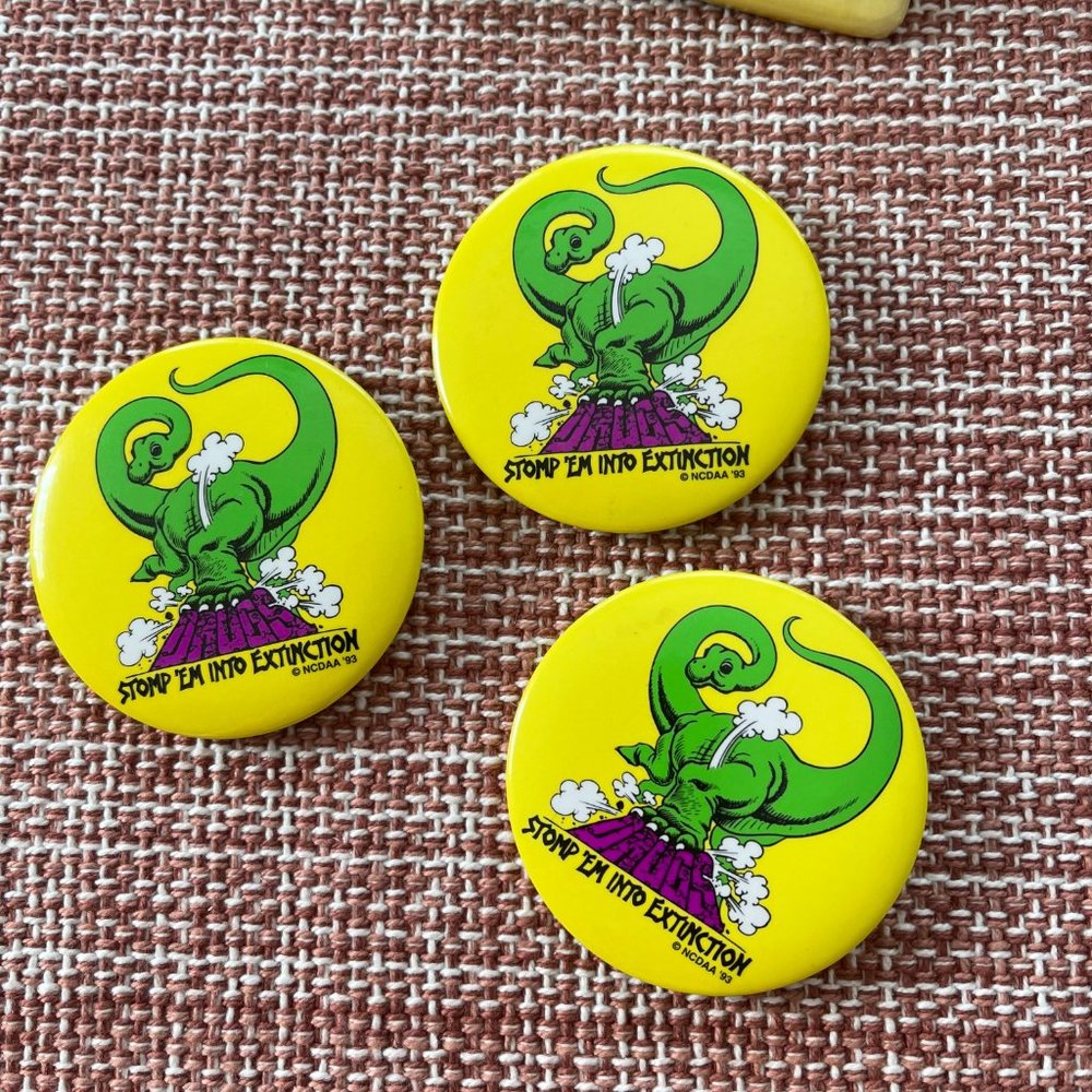 VINTAGE 1993 Dinosaur Pin / Button | Drugs Stomp Em Into Extinction | PX136